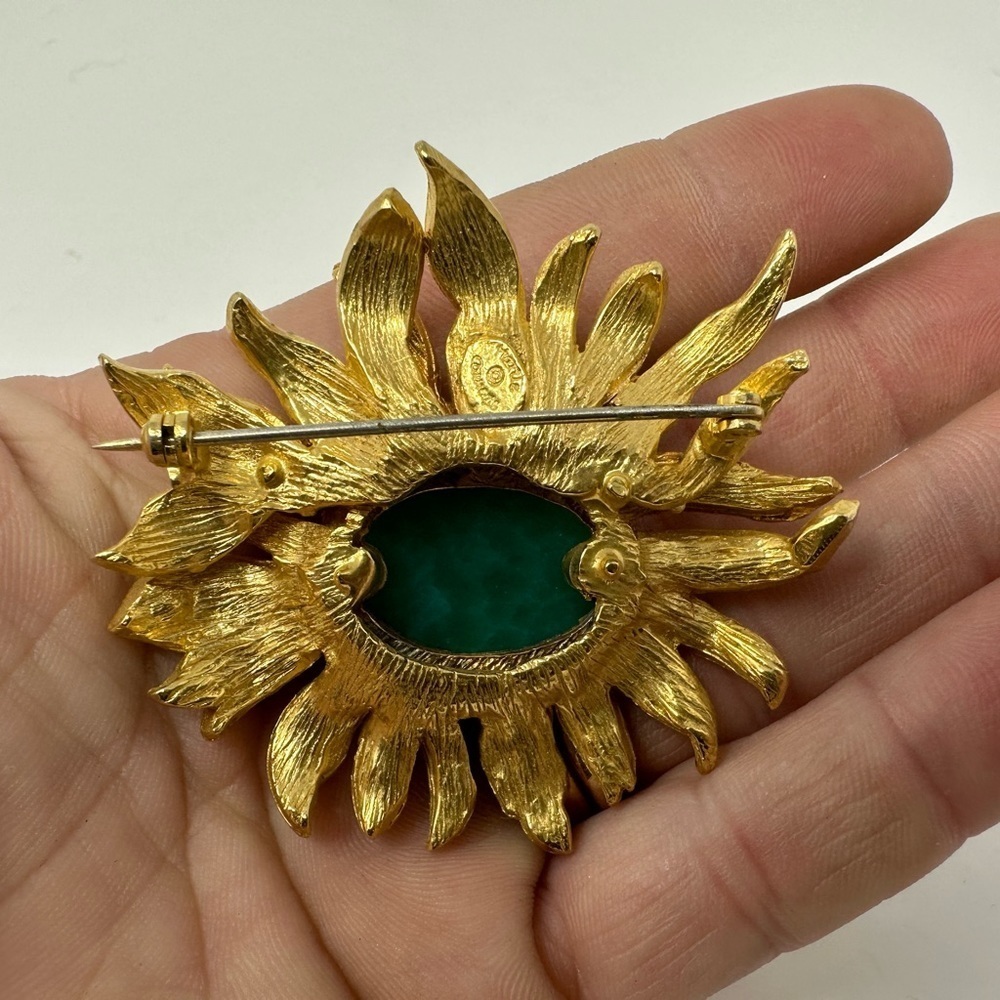 Rare Vintage Hattie Carnegie gold rhinestone and precious stone brooch - Picture 10 of 10